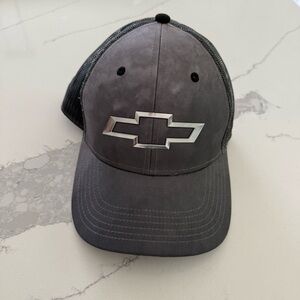 General Motors Chevy Silver Logo Gray Mesh Adj Snapback Trucker Cap Unisex‎ EUC